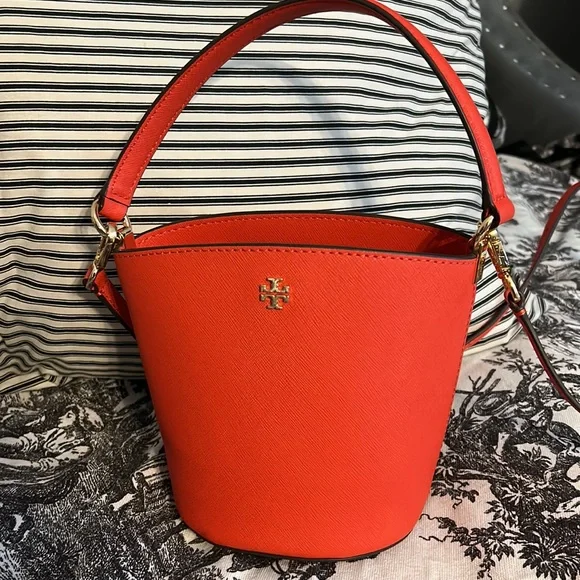 Tory burch red bucket 2025 bag